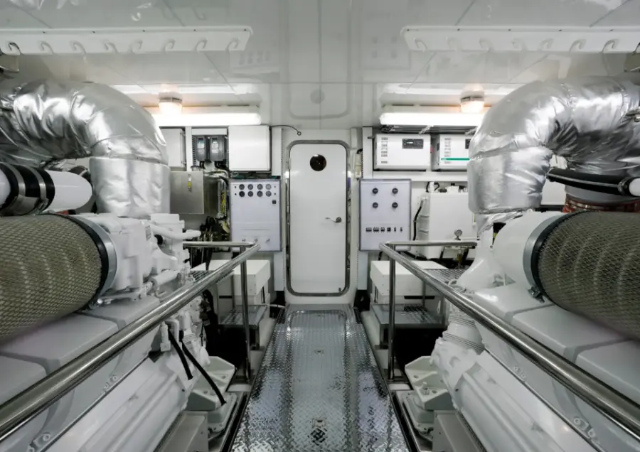 Boat and Yacht Engineering: Marine Systems, Yacht Spares, and Reliability at Sea Boat and Yacht Engineering: Marine Systems, Yacht Spares, and Reliability at Sea